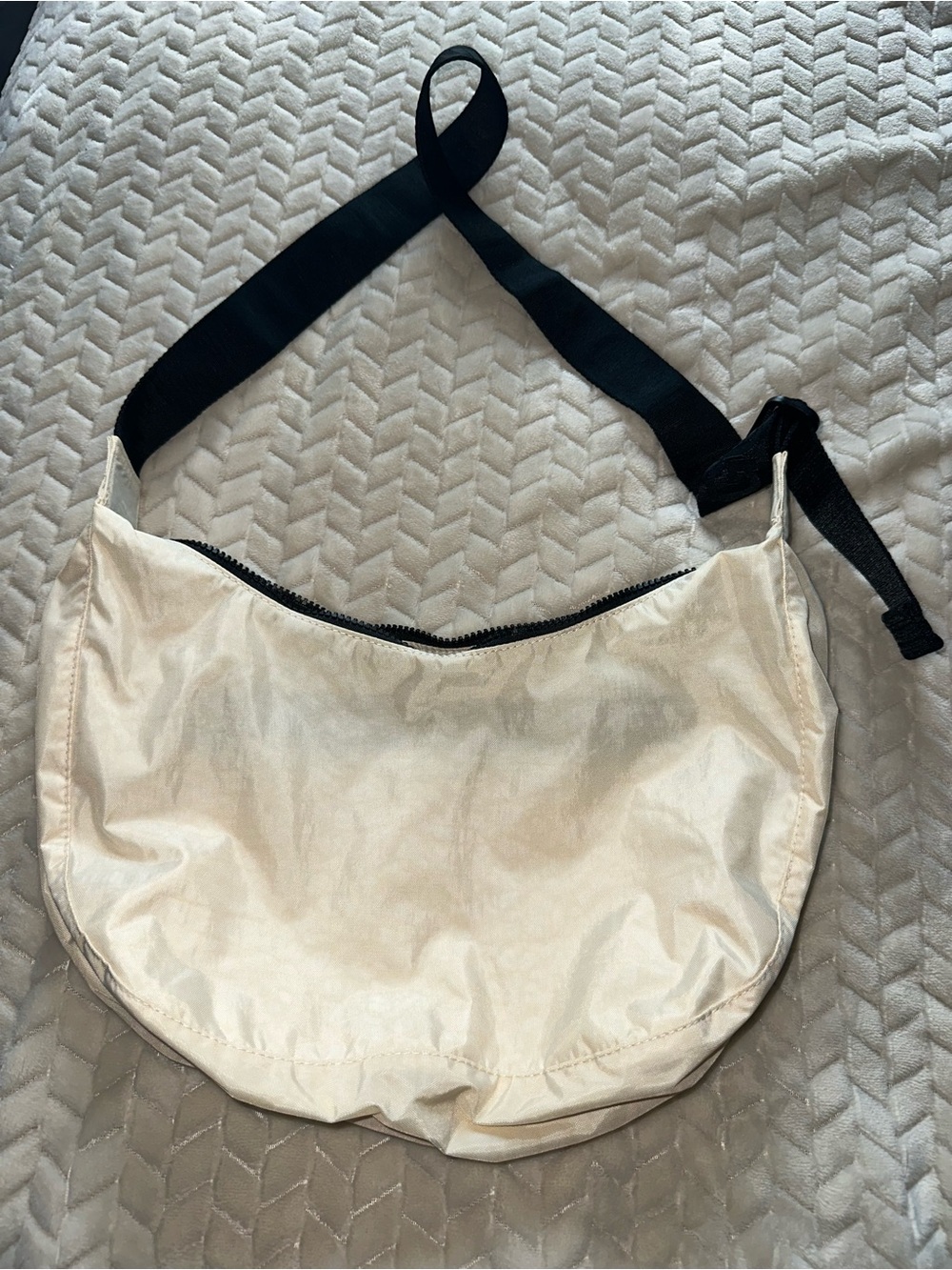 NWT BAGGU Medium Nylon Crescent Bag Ivory
